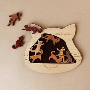 wooden-cat-puzzle-with-light-wood-cat-frame