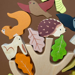 detail-of-wooden-stackable-animals-and-leafs