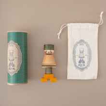 Load image into Gallery viewer, figurine-linen-bag-and-round-cardboard-box-with-wooden-lid