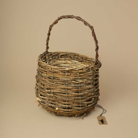 brown-woven-round-basket-with-long-thin-handle